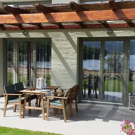 Nyaraló Thea Miliá