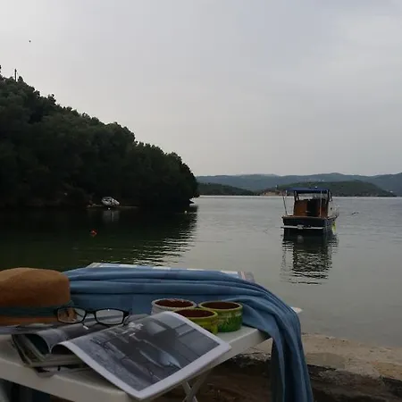 Nyaraló Thea Miliá