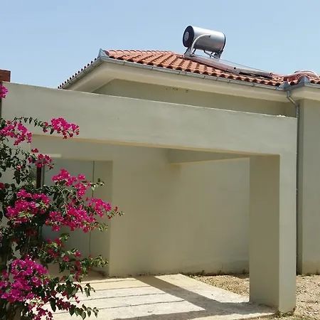 Nyaraló Thea Miliá