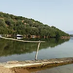 Nyaraló Thea