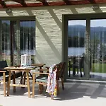 Nyaraló Thea