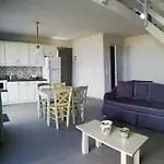 Nyaraló Thea