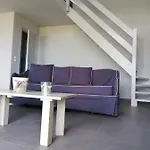 Nyaraló Thea *