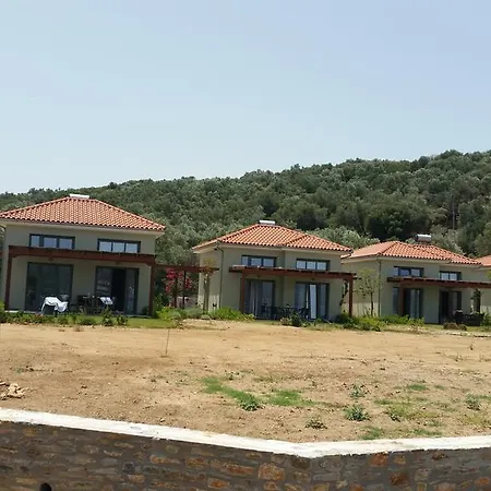 Nyaraló Thea *